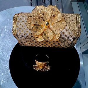 Woman bangles gold tone with ring